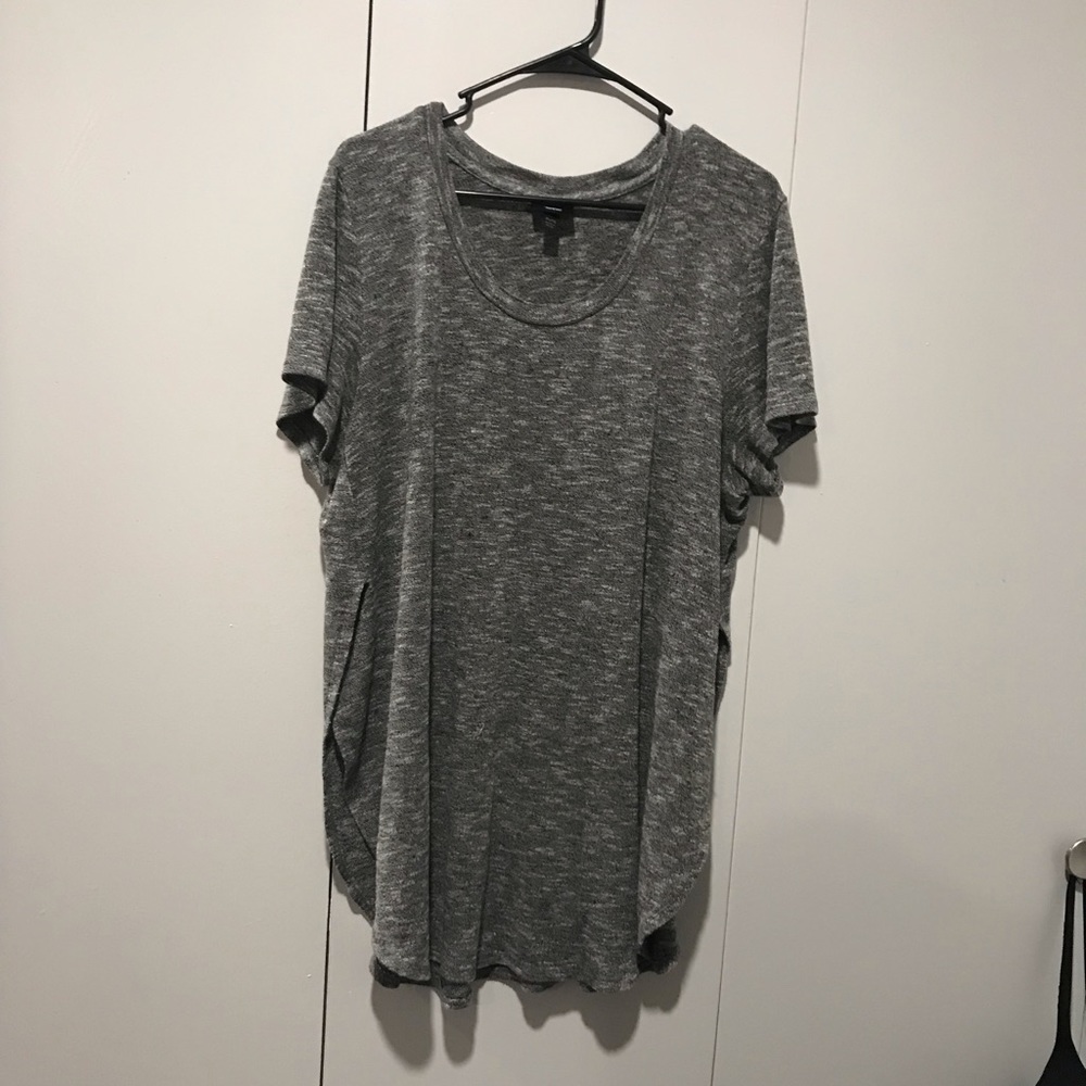 Stretchy gray tunic tee